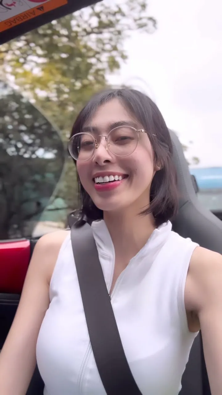 Essy Lee - essy-lee-sexy-9.webp